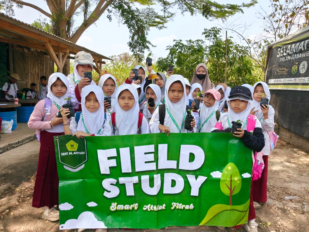 Field Study SD IT Al-Afiyah di P4S An-Nabawiyah: Praktik Pertanian & Perikanan Smart Akhlak Fitrah